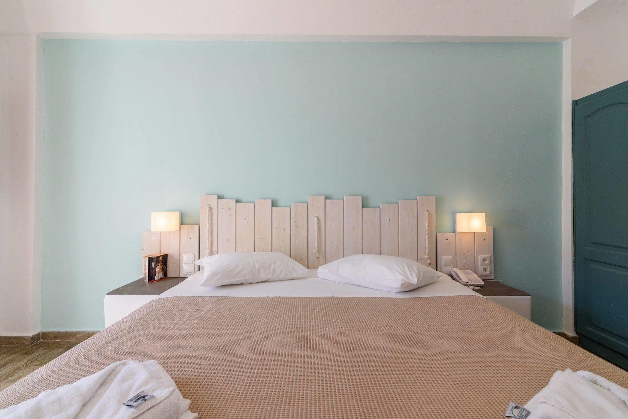 Iris Boutique Hotel Kamári Habitación foto